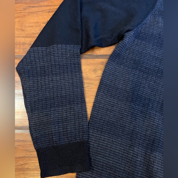 Calvin Klein sweater mens Large navy blue soft Merino Wool Acrylic light comfy - Picture 2 of 11